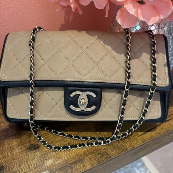 Chanel Graphic Flap Bag Quilted Calfskin Medium Black Beige Goldtone hardware - Picture 1 of 14